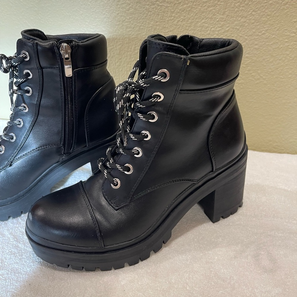 CLOSET CLOSEOUT SALE - Nine West Black Lace-Up Platform Block Heel Boots - Picture 7 of 12